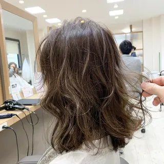 カラー デザインカラー Lienのヘアスタイル