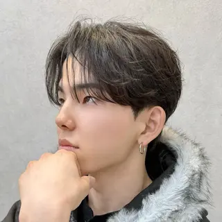 ミディアム メンズ フェザー/ゆるふわ パーマ/鐘ヶ江 航青のヘアスタイル