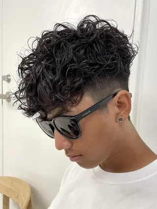 パーマ メンズ fifth原宿 宮部蓮のヘアスタイル