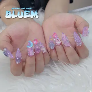 ネイル BLUEM なな🐶のネイルデザイン