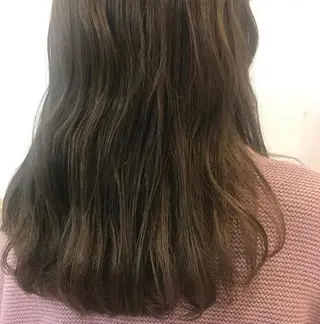 ロング カラー ヘアアレンジ 厚地 伽寧のヘアスタイル