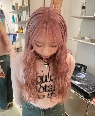 ロング カラー カヨコ/ハイトーン /透明感カラーのヘアスタイル