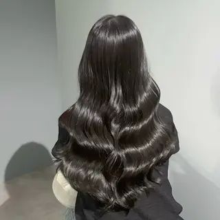 ロング シオン/艶髪/ グレージュカラーのヘアスタイル