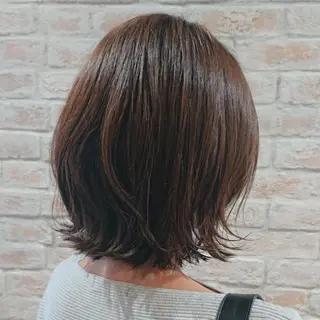 ミディアム 赤松 摩美のヘアスタイル