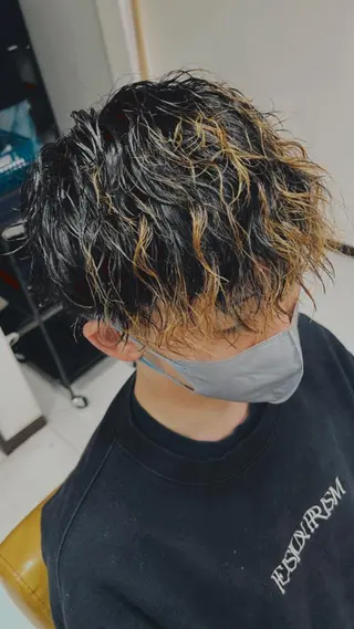 ショート パーマ メンズ 峯 渉人のヘアスタイル