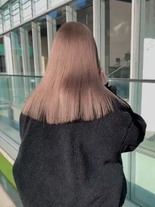 セミロング ブリーチなしダブルカ ラー🩶manamiのヘアスタイル