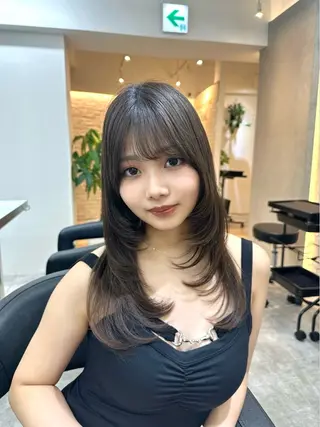 ロング カラー 艶髪レイヤー顔周り グレージュ添田晃基のヘアスタイル