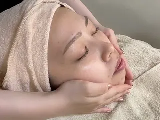 アイブロウ&フェイシャルサロンa‘lm所属・WAX脱毛/肌質改善 眉毛とお肌のサロンのエステ・リラクイメージ