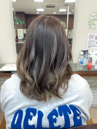 ミディアム カラー HIKARI🐈‍⬛ レイヤー×デザインのヘアスタイル