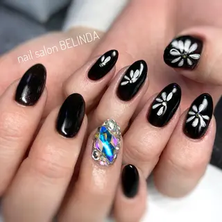 ミディアム ネイル 毛利 ゆりあのエステ・リラクイメージ