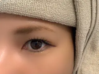 マツエク・マツパ femme 當田 莉央のヘアスタイル