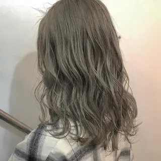 セミロング カラー CLUTCH天王寺 西藤遥河のヘアスタイル