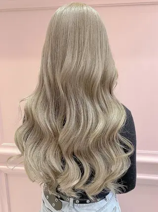 ロング オフホワイトアンドなんば所属・福西 洋斗のヘアスタイル