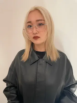 ミディアム カラー 熊崎 葵のヘアスタイル