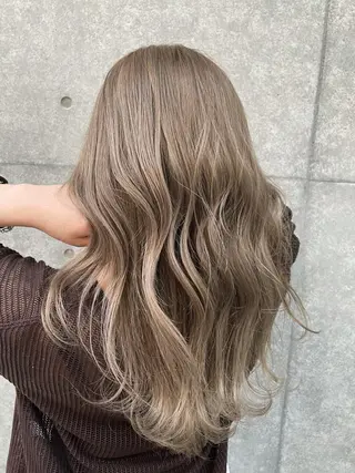 ロング 亀山 由里菜のヘアスタイル