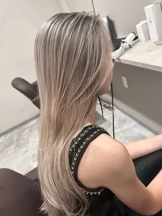 ロング カラー yosuke 梅田/バレイヤージュのヘアスタイル