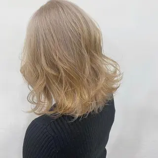 ミディアム 韓国ハイトーン🦋 hikariのヘアスタイル