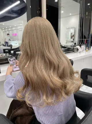 カラー 柔らか🪽うる艶 🎀ブリーチカラーのヘアスタイル