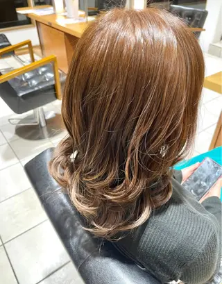 セミロング カラー 小柳 歩美のヘアスタイル