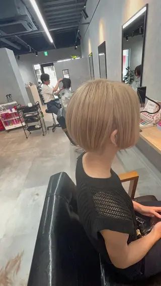 ミディアム motoトップカラー リスト/ブリーチカラのヘアスタイル