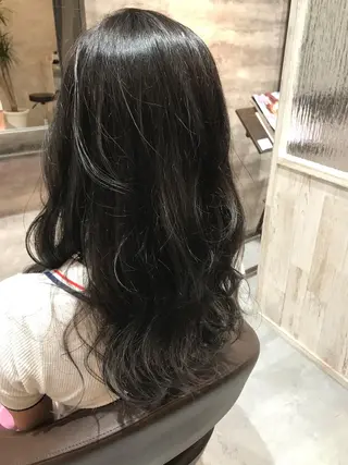 ロング カラー uru"所属・uru" すずきさゆりのヘアスタイル