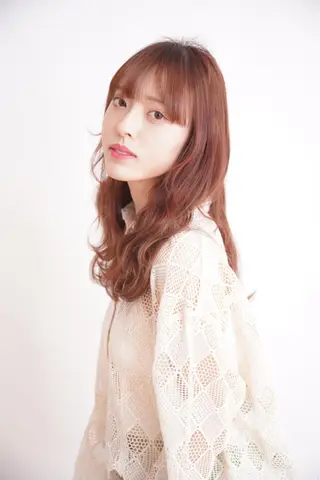 ロング カラー ベージュ/インナー カラー🤍Rieのヘアスタイル