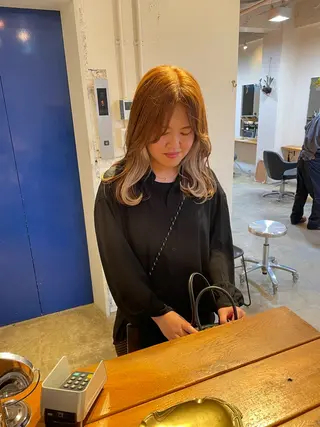 ミディアム カラー MIOベージュカラー 柔らかいカラーのヘアスタイル