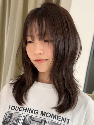 ミディアム 岸本 理希のヘアスタイル