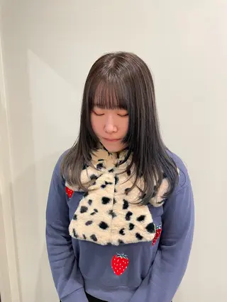 セミロング カラー 渋谷 留菜のヘアスタイル