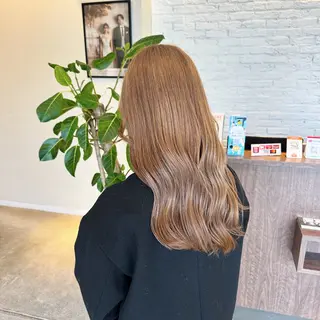 ロング カラー akane🤍 ブリーチ/ベージュのヘアスタイル