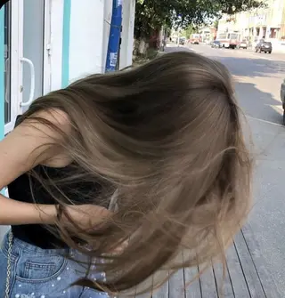 ロング 艶髪ハイトーンカラー 渋谷🎀ririkaのヘアスタイル