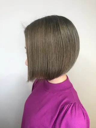 ミディアム カラー ウルフカット／吉村 桃子のヘアスタイル