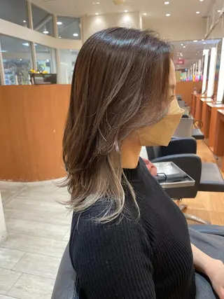 ミディアム カラー ハイライト 石橋 瑞穂のヘアスタイル