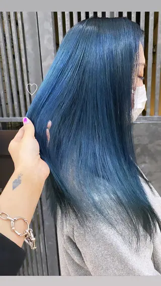 セミロング ウルフカット／吉村 桃子のヘアスタイル