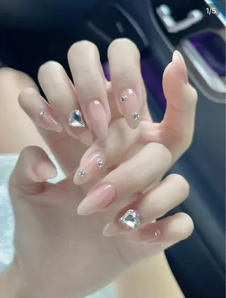 ネイル Amira アイラッシュのマツエク・マツパデザイン