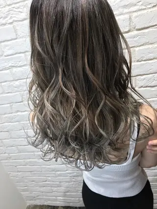 ミディアム カラー UMEDA FIGAROのヘアスタイル