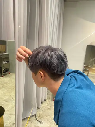 カラー メンズ 岡田 神奈のヘアスタイル