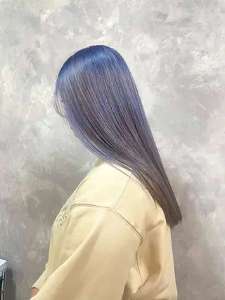 セミロング カラー ヘアアレンジ 青髪特化🩵ブリーチ ハッシュカットのヘアスタイル
