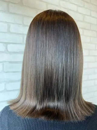 セミロング カラー 石崎 真維のヘアスタイル