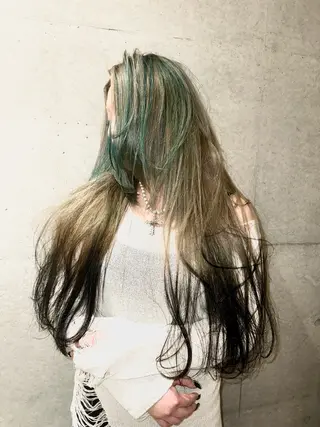 ロング カラー デザインカラー⭐︎★ 🐆hyo🐆のヘアスタイル