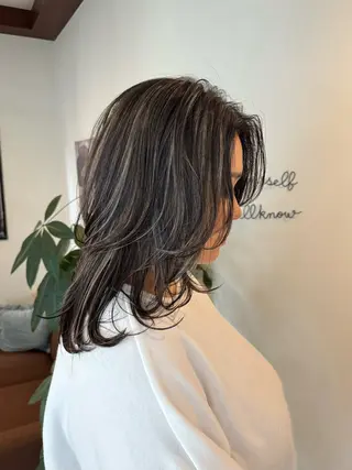 ミディアム カラー acero + hair&eyelash 幸手店【アチェロ】所属・ハイライトハイトーン 💖MOMOKAのヘアスタイル