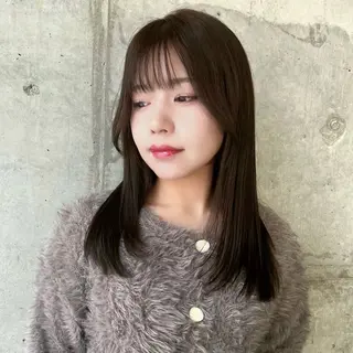 ミディアム ウルフとハイトーン みっちー✂️のヘアスタイル