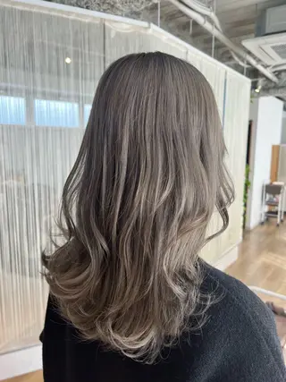 セミロング カラー 伊藤 かなのヘアスタイル