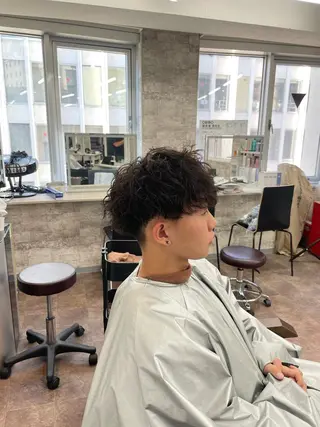 メンズ フェードパーマ 新倉幸之助のヘアスタイル