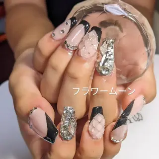 ネイル フラワー ムーンのネイルデザイン