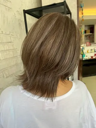 セミロング ハイライトカラー＆ ダブルカラー　田口のヘアスタイル