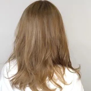 セミロング カラー beel【ベエル】所属・beel 【ベエル】のヘアスタイル