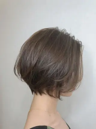 ミディアム 小河 恵子のヘアスタイル