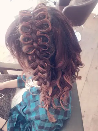 セミロング カラー ヘアアレンジ 推し活専用 【派手髪】飯野ゆかりのヘアスタイル