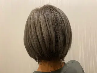 ショート カラー 小森谷 亮太のヘアスタイル